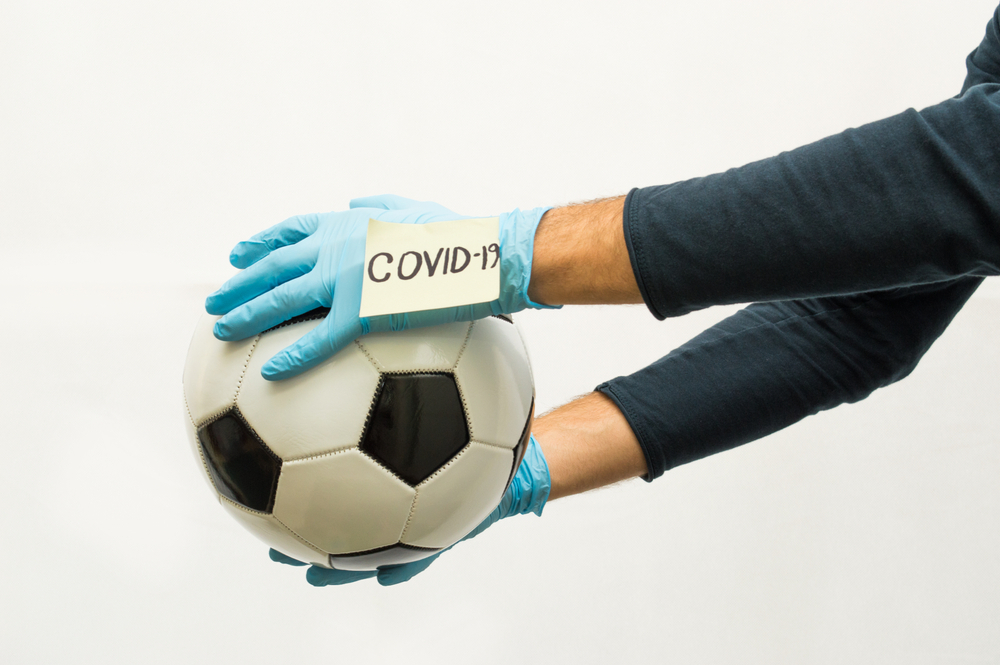 Jak UEFA radzi sobie z wpływem COVID-19 na mecze klubowe?/Fot. Shutterstock