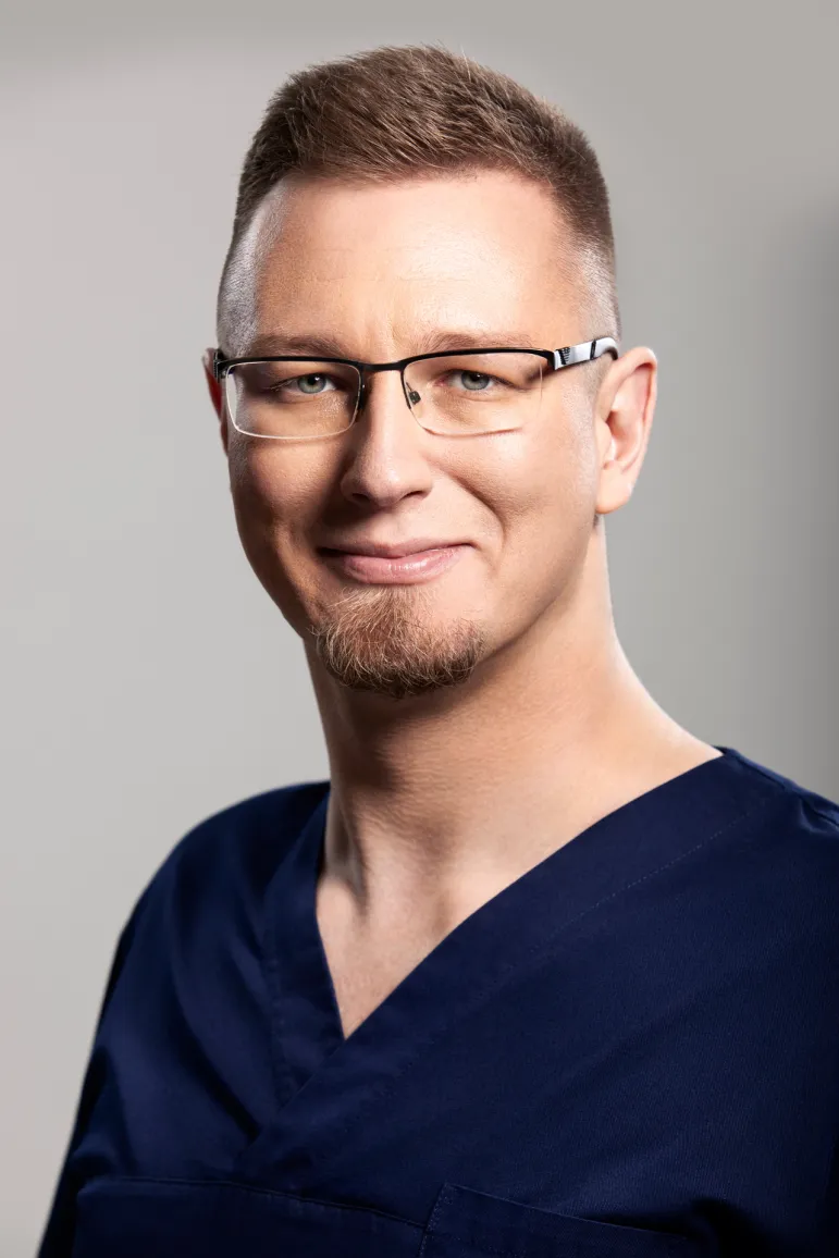 Lek. dent. Bartłomiej Karaś, endodonta