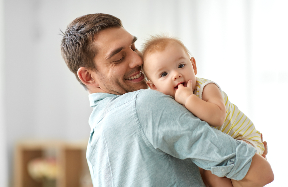 ojciec niemowlę fot. shutterstock