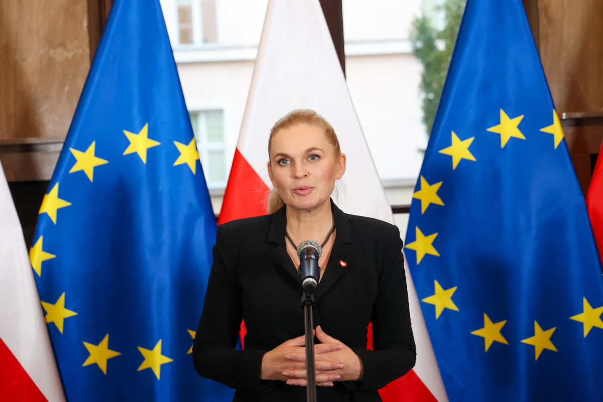 Warszawa, 13.12.2023. Minister edukacji Barbara Nowacka podczas uroczystego powitania w siedzibie resortu w Warszawie, 13 bm. (amb) PAP/Szymon Pulcyn