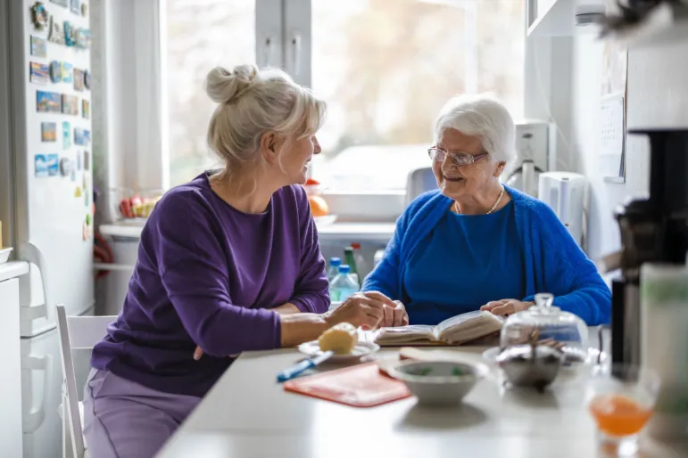 Do 2150 zł na opiekę nad seniorem: Na jakich zasadach bon senioralny? Jakie kryteria dochodowe?