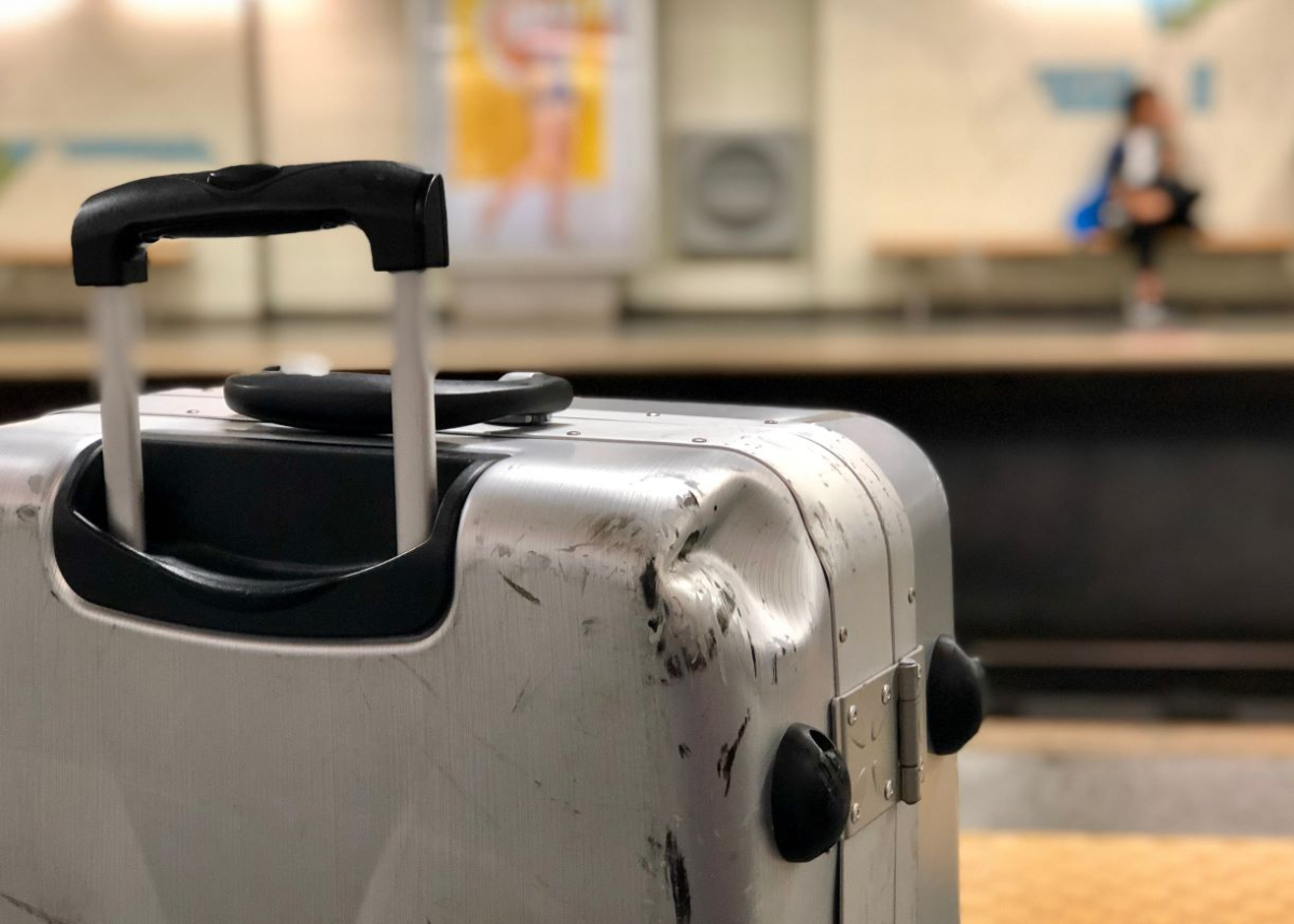 Enter Air pod lupą UOKiK. Firma wypłaci klientom łącznie 8,2 mln zł za zniszczenie bagażu i odwołanie lotów
