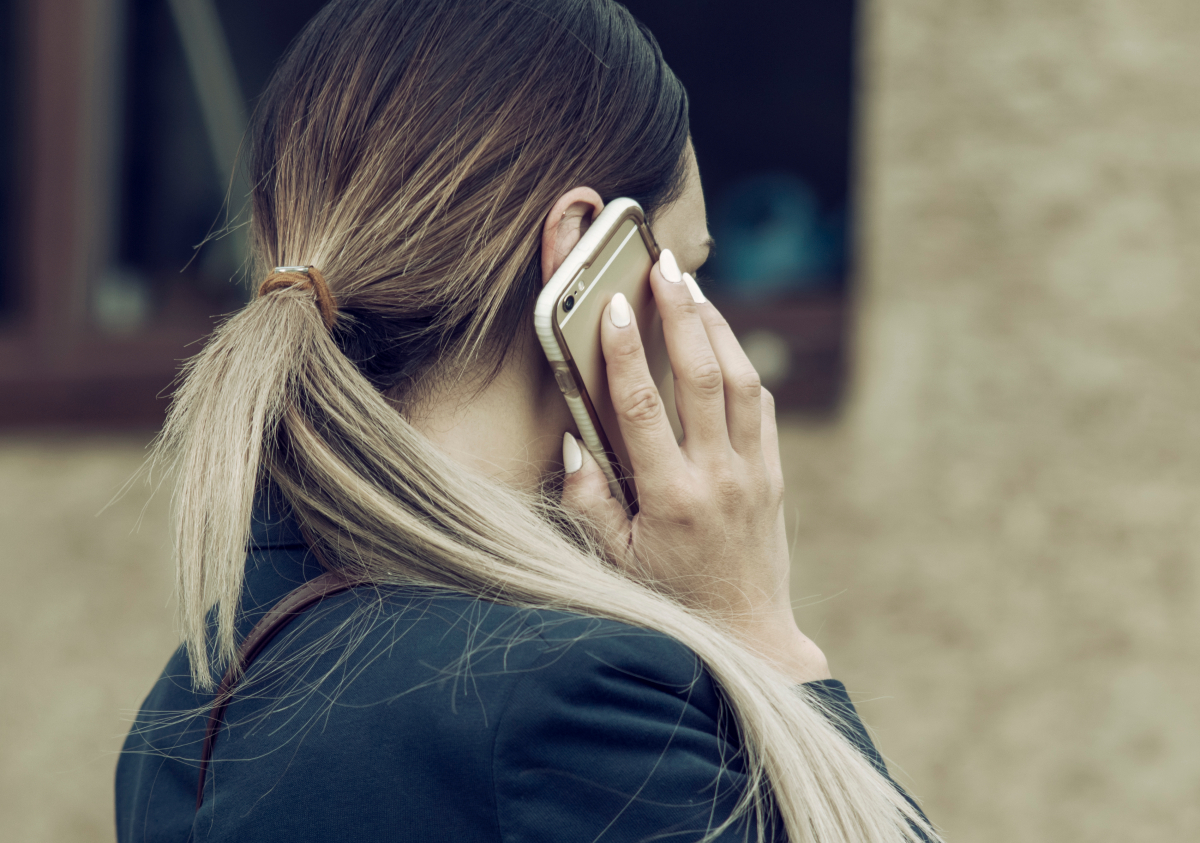 telefon, pracownik, urlop na żądanie