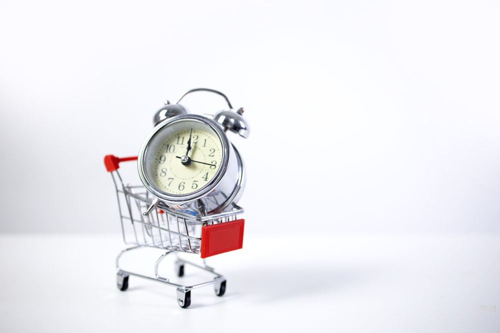 Godziny dla seniorów w sklepach będą obowiązywały od 15 października 2020 r. między godziną 10:00 a 12:00. /Fot.. Shutterstock  