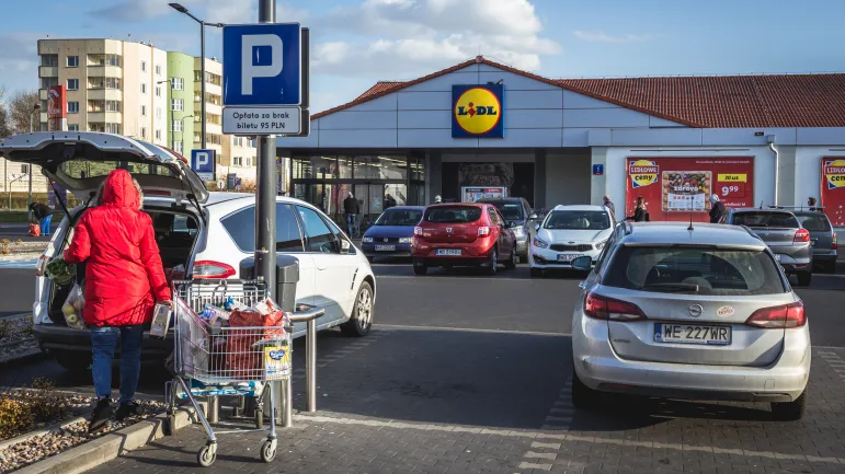 Kierowcy zapłacą za ładowanie elektryka pod Lidlem? Na stacjach wkrótce pojawią się terminale