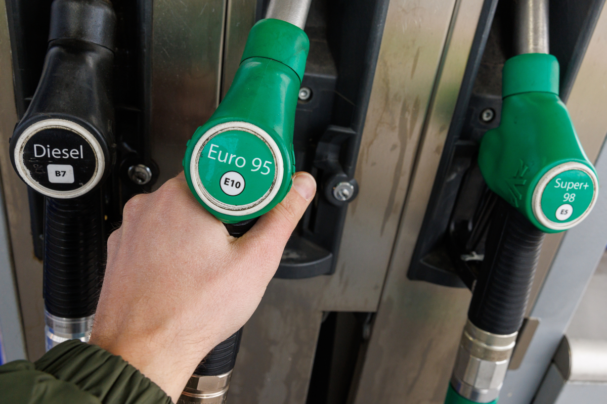 sprzedaż paliwo maksymalne ceny paliw cena detaliczna benzyna diesel olej napędowy ropa stacja benzynowa tankowanie poniedziałek wtorek 14 kwietnia środa 15 kwietnia