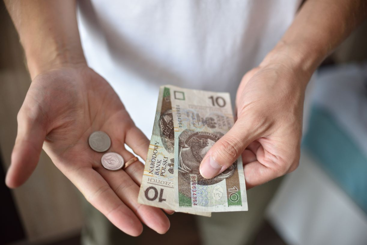 trzynastka pracownik dodatek do wynagrodzenia za pracę