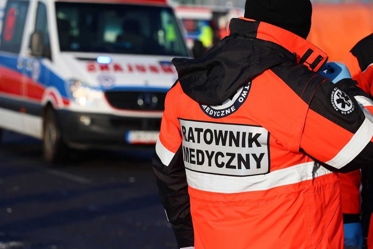 Surowsze kary za atak na policjanta, lekarza, ratownika. Do do 5 lat więzienia za naruszenie nietykalności. Minimum 1000 zł grzywny za zakłócenie spokoju lub porządku publicznego
