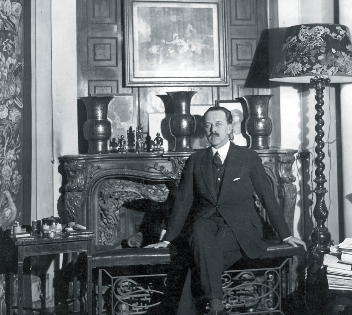 Premier Aleksander Skrzyński w swoim gabinecie