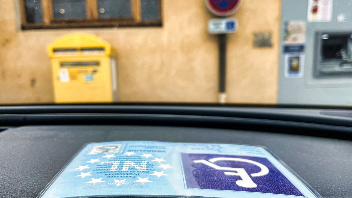 Rząd zdecydował: będzie zmiana przepisów dotyczących karty parkingowej dla osób z niepełnosprawnościami