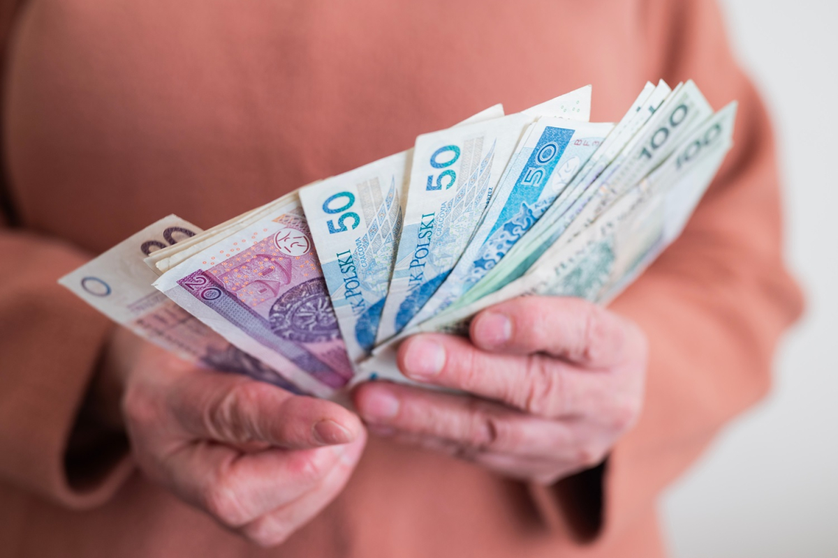 pieniądze, senior, emerytura, banknoty
