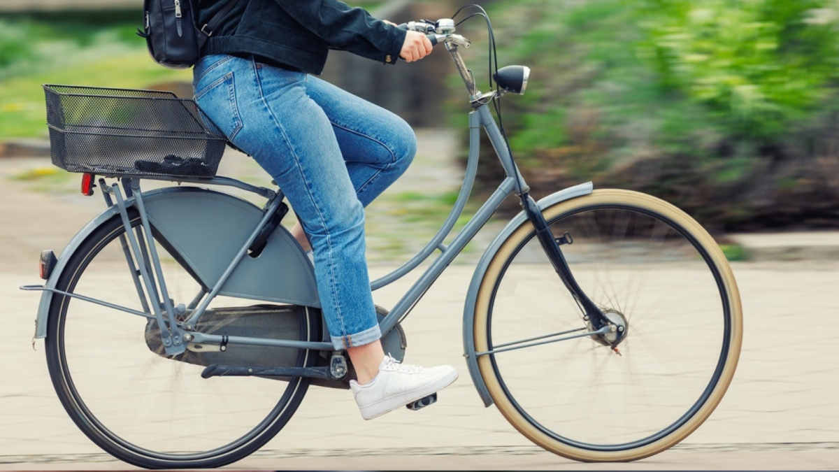 Jakie jest obowiązkowe wyposażenie roweru w 2026 r.? Czy za brak światła grozi mandat? [Rozporządzenie]