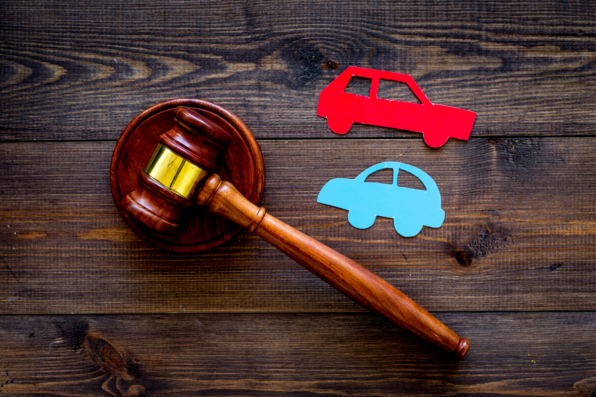 Umowa sprzedaży auta fot. shutterstock