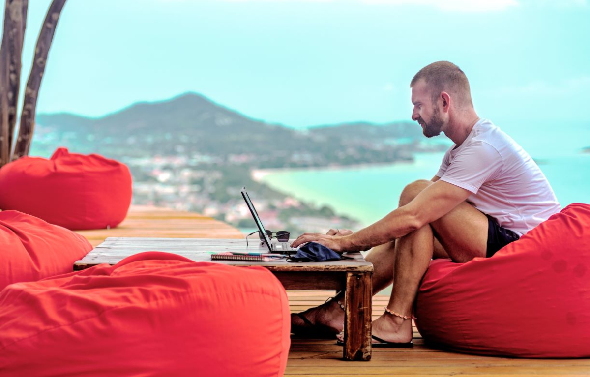 Egzotyczne workation – w tych państwach nie musimy martwić się o po-zwolenie na pracę, wystarczy Digital Nomad Visa