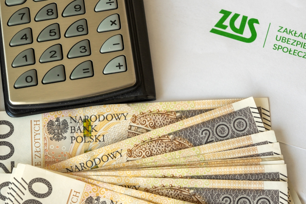 zus pieniądze banknoty kalkulator złoty
