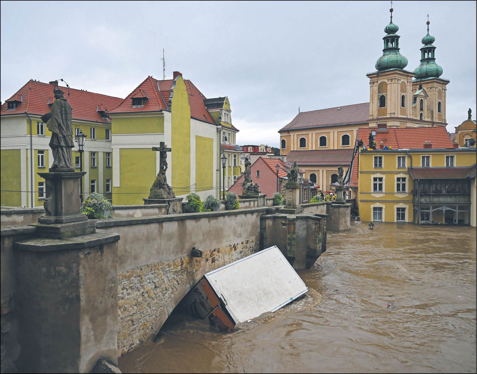 Rzeka Nysa Kłodzka wystąpiła z brzegów w Kłodzku