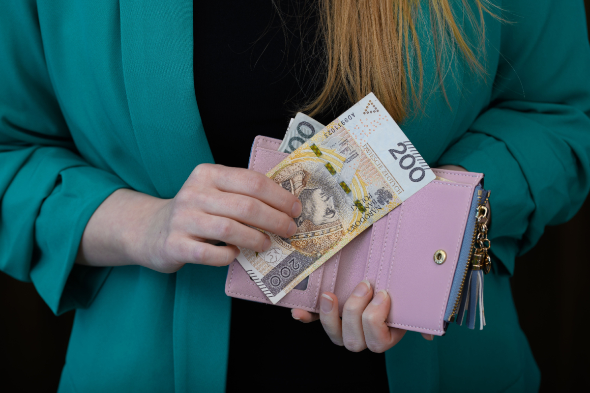 8613,14 zł miesięcznie! Pensje rosną, ale rynek pracy zaczyna hamować