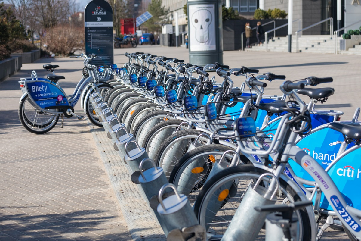 1 marca 2026 r. rusza sezon rowerów miejskich w Polsce. Będzie dużo więcej elektrycznych jednośladów
