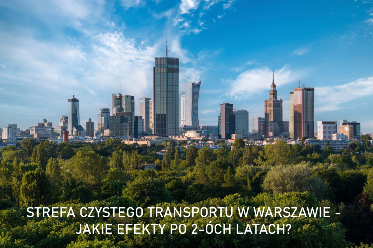 panorama na centrum Warszawy (wieżowce), zieleń u dołu kadru