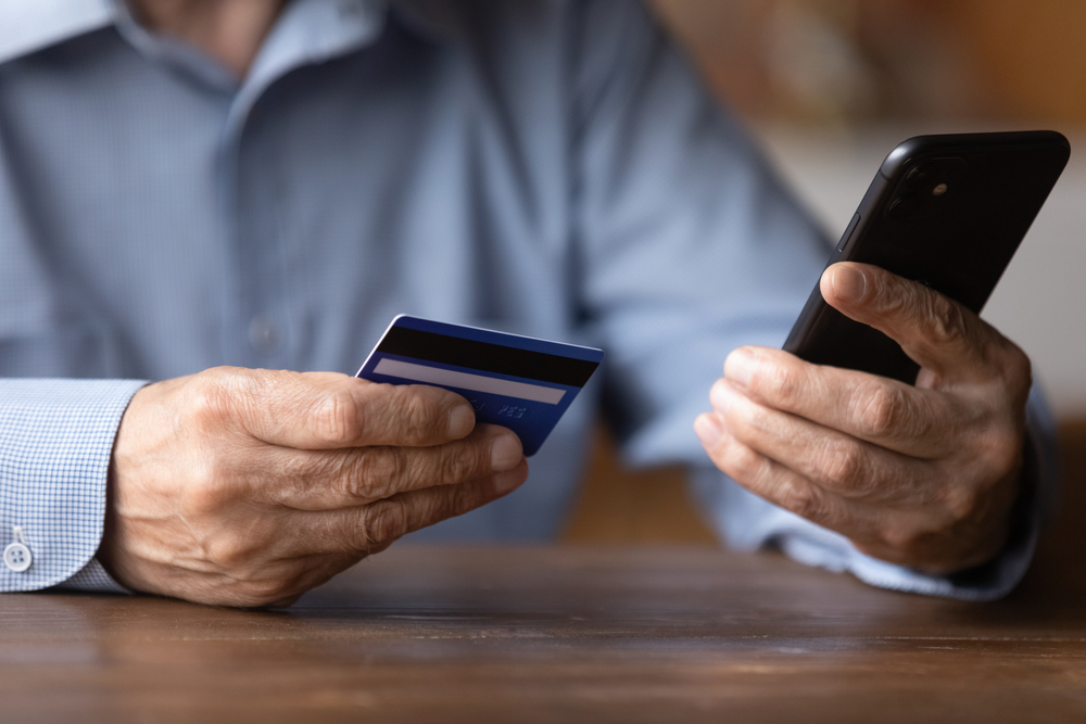 Telefon z banku z prośbą o dane? Tak mogą działać oszuści/Fot. Shutterstock