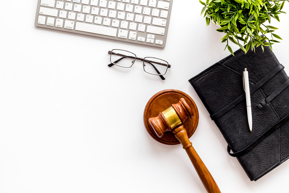 Ogłoszenie upadłości? Ekspert uczula: najlepiej wyjść z długów/Fot. Shutterstock  