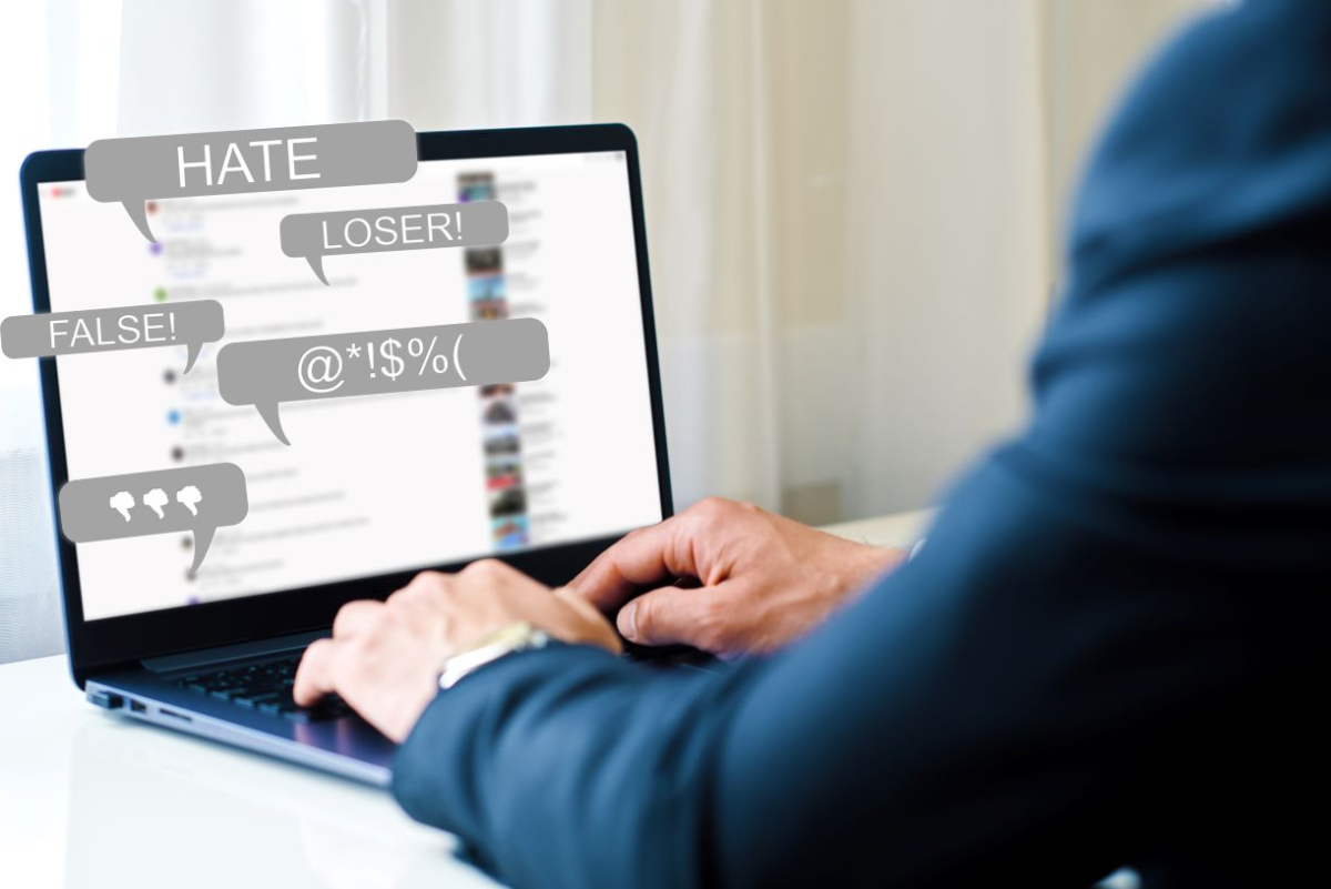 hejt internet komputer firma przedsiębiorca mowa nienawiści wolność słowa pozew