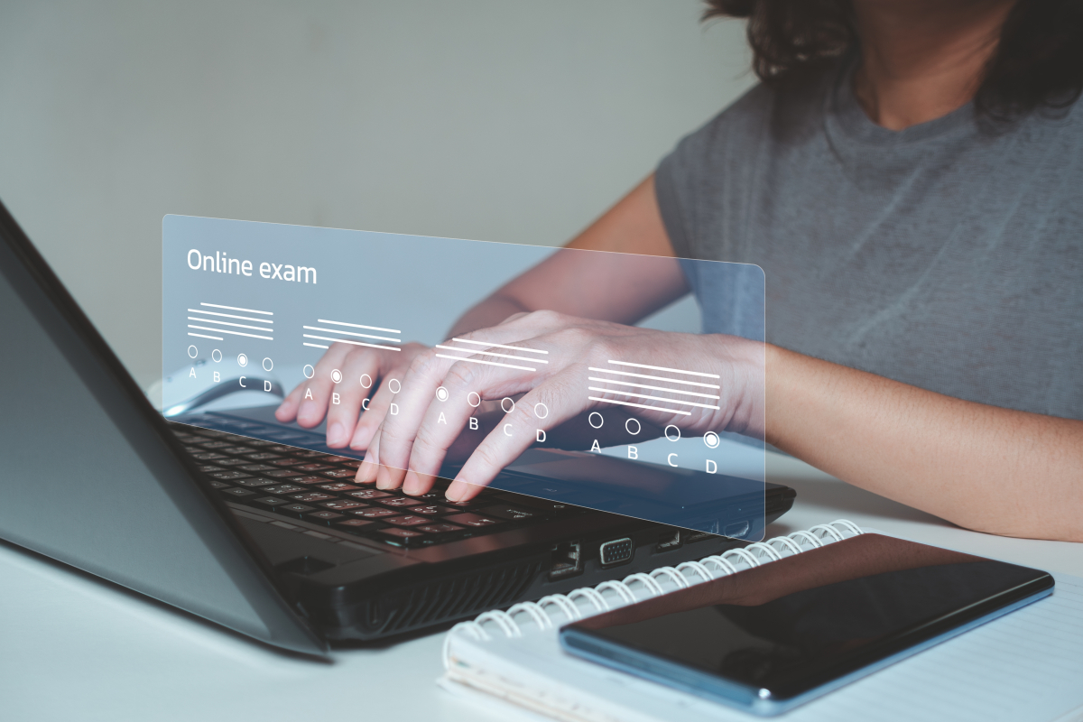 e-learning edukacja Internet kursy podnoszenie kwalifikacji kompetencje webinarium służba cywilna lekcje online informacja zwrotna sztuczna inteligencja AI system e-learningowy