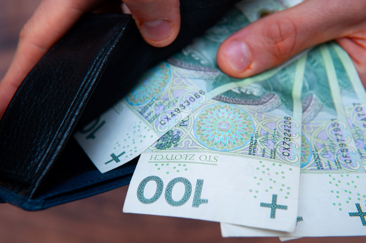 3500 dla każdego bez względu na dochody. Wypłaty ruszą 15 czerwca. Trzeba jednak złożyć wniosek