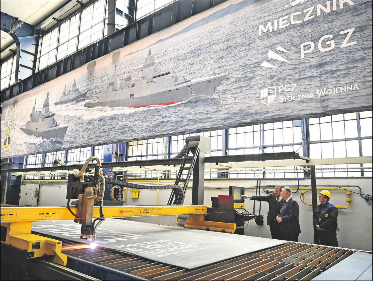 ORP „Huragan” dołączy do poprzedniczek: „Burzy” i „Wichra”