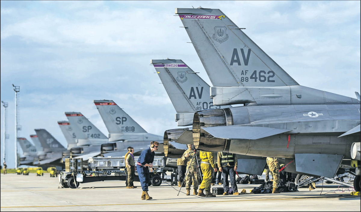 Na liście cięć znalazły się też samoloty F-16 i F-15E