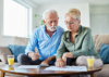 Za co senior nie musi płacić? Przykłady dla osób 60+, 65+, 70+ i 75+
