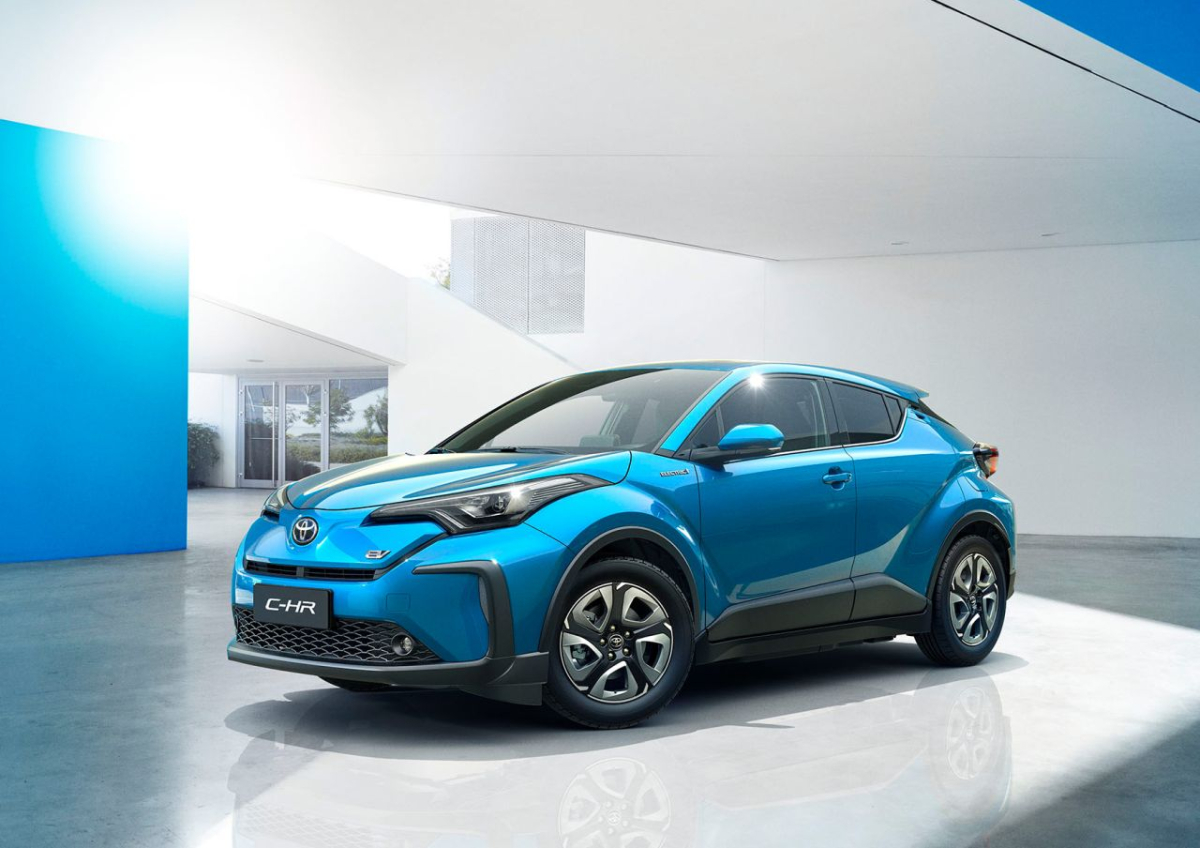 Toyota C-HR w roku 2020 zyska... napęd elektryczny!