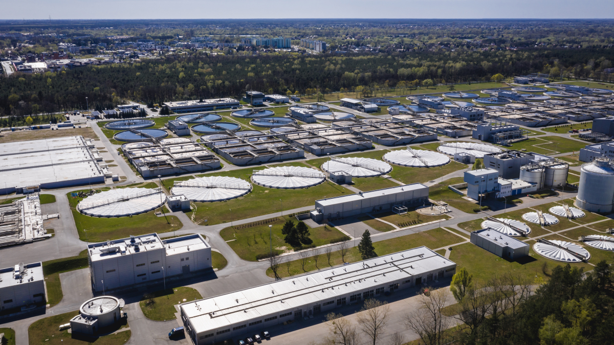 Czy gmina może odliczyć w całości podatek VAT od realizowanej inwestycji w przebudowę oczyszczalni ścieków?