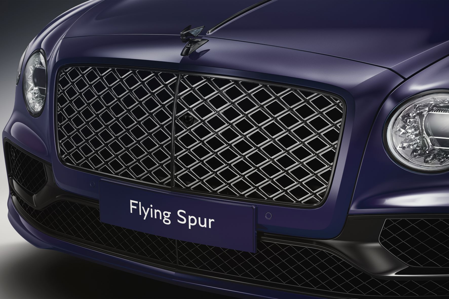 Bentley Flying Spur z czarnym pakietem