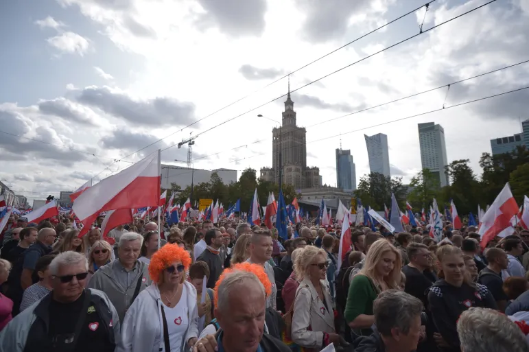 Sondaż wyborczy po Marszu Miliona Serc. PiS traci szanse na rządzenie! Tylko 5 ugrupowań w Sejmie