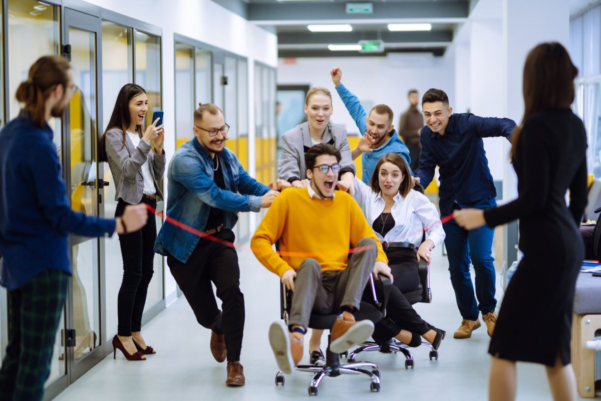 Pracownicy uzależniają powrót do biura od oferowanych atrakcji