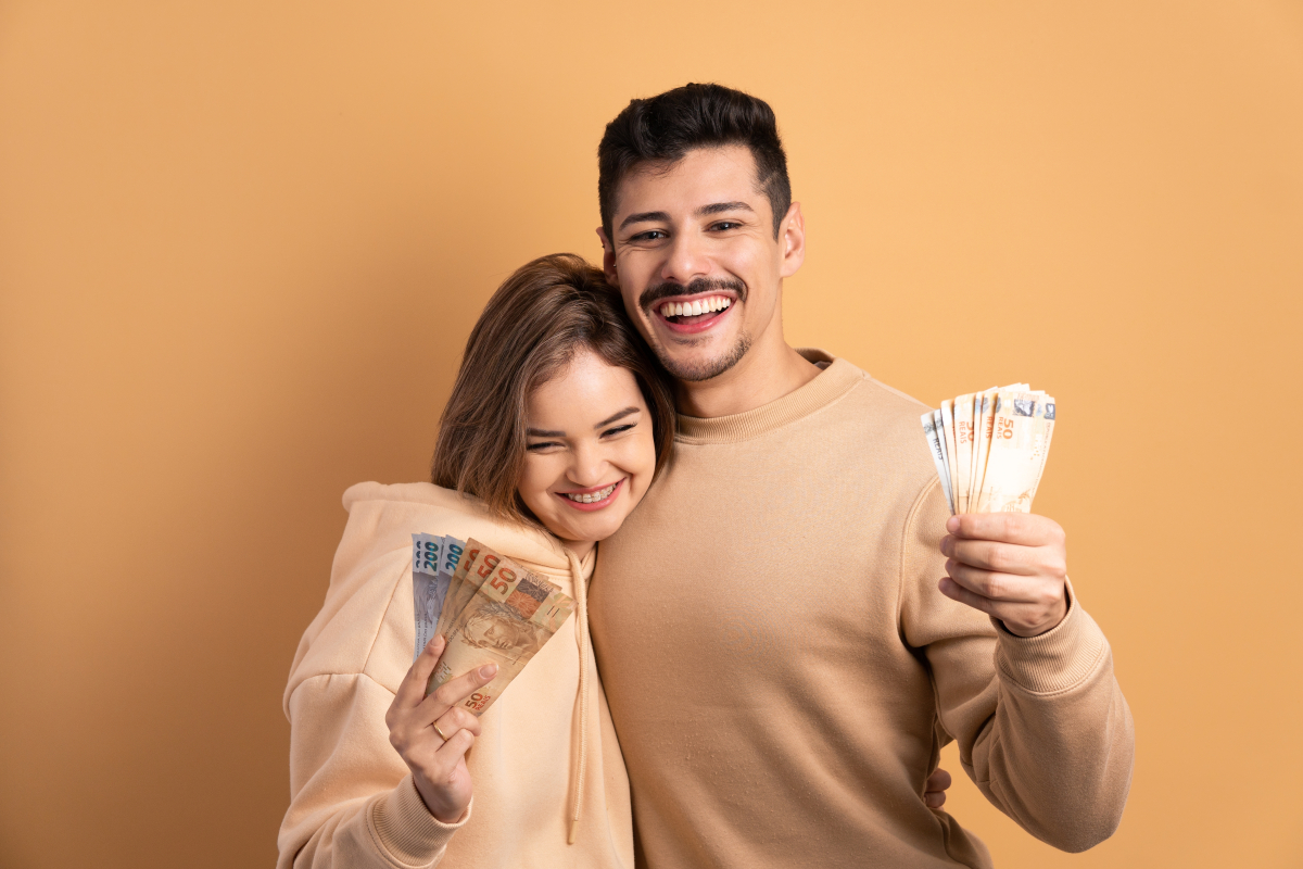 pieniądze banknoty gotówka wynagrodzenie złotówki wypłata zarobki pensja jawność wynagrodzeń oferty oferta pracy nowelizacja ustawa kodeks pracy sejm obowiązek pracodawcy projekt ustawy sejm