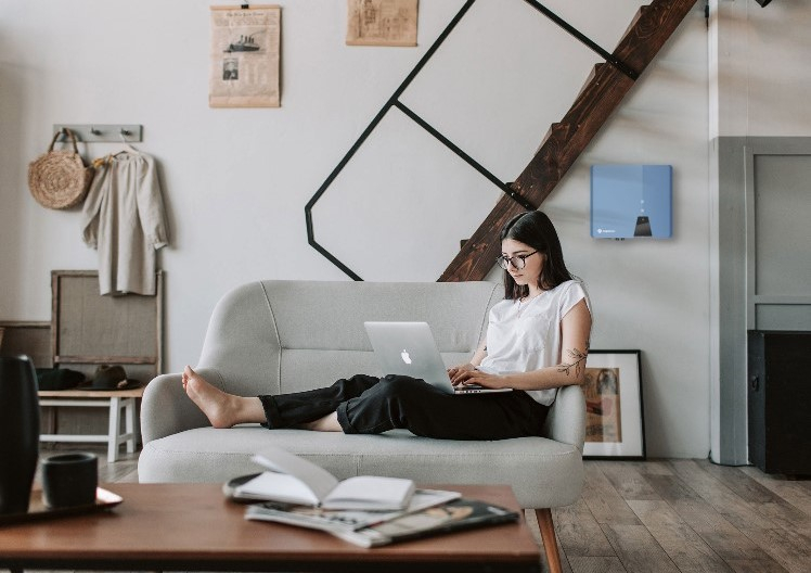 fotowoltaika - falownik zamontowany na ścianie