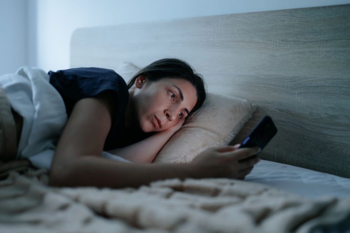 Wakacje innych najbardziej bolą milenialsów