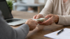 Darowizna pieniężna dla dziecka. Ile razy można dać bez podatku? Jeden ważny warunek
