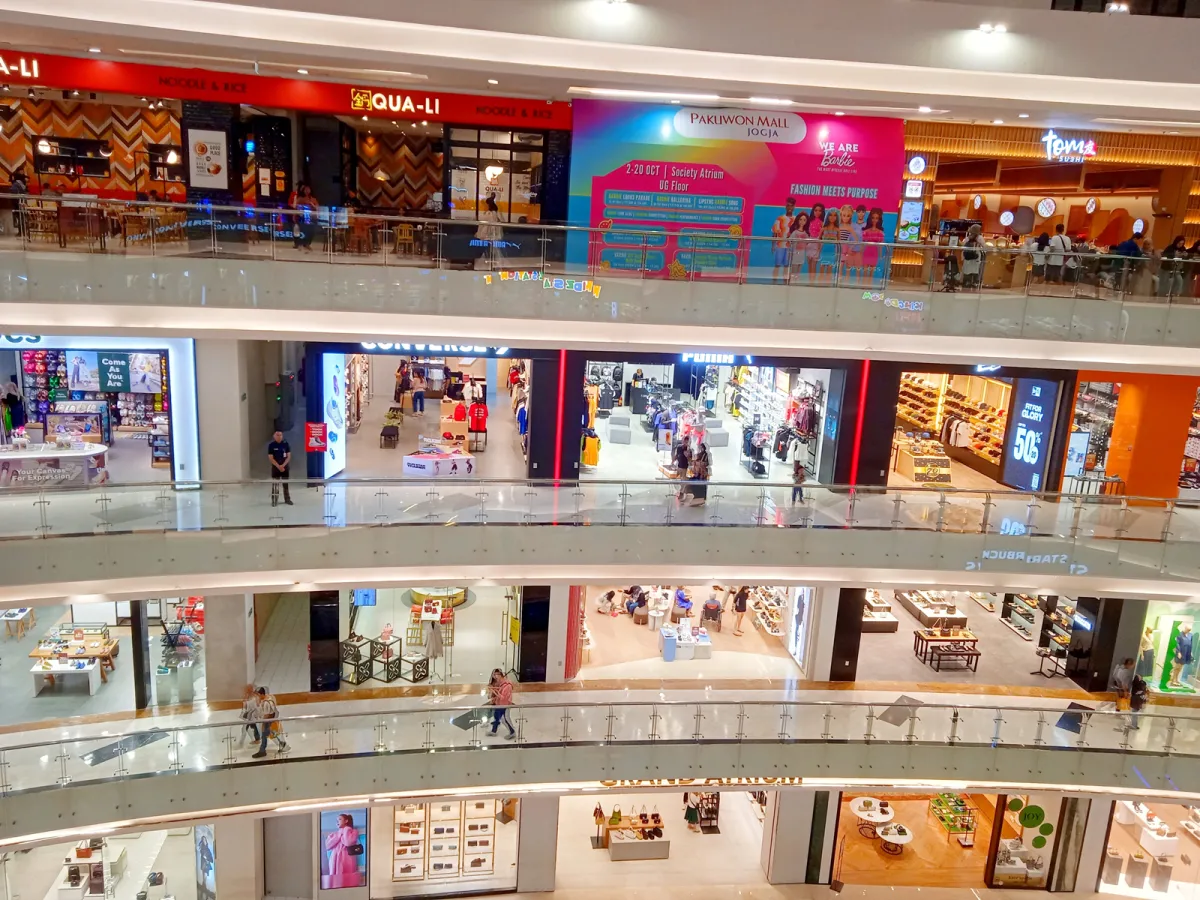 Poland Sunday Trading Ban Closes Stores on October 25