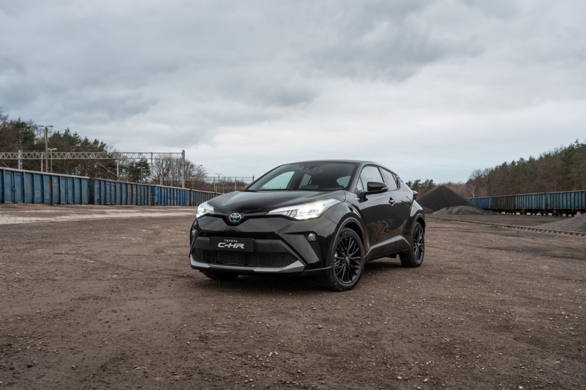 Toyota C-HR Black Edition - mroczna strona hybrydy