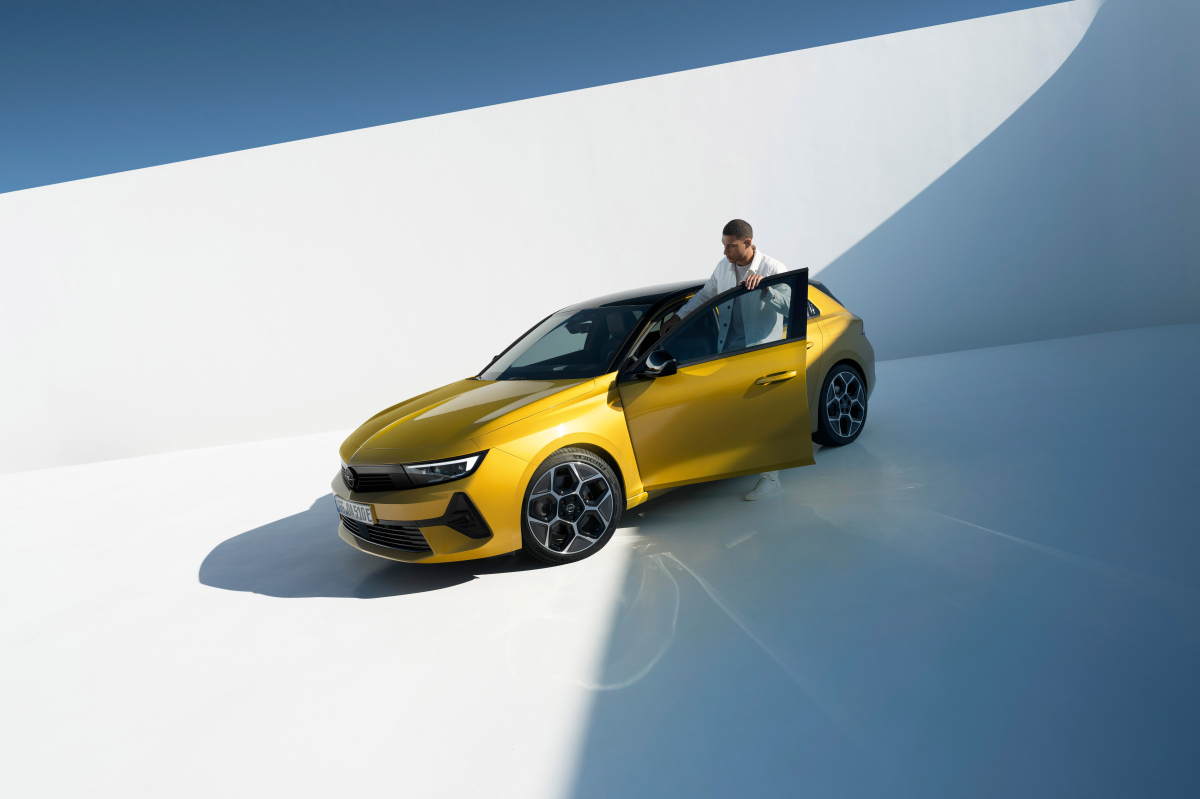 Nowy Opel Astra 2021. Wyrazisty design i hybrydy