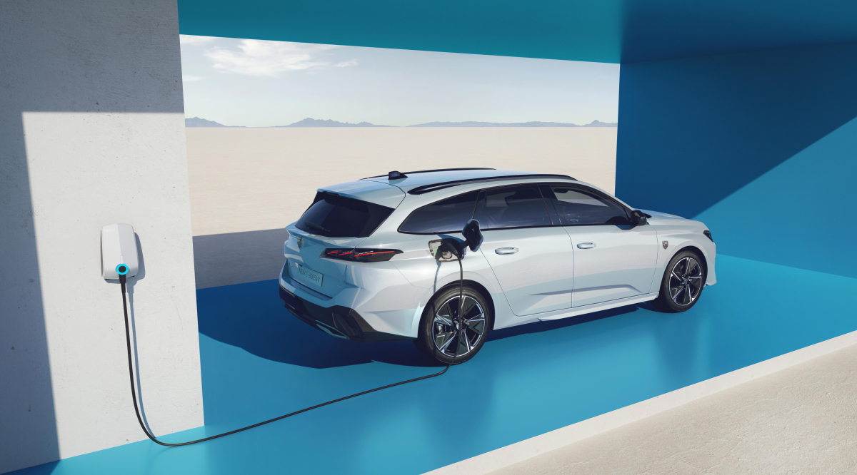 Peugeot e-308. Elektryczny kompakt poszerza gamę