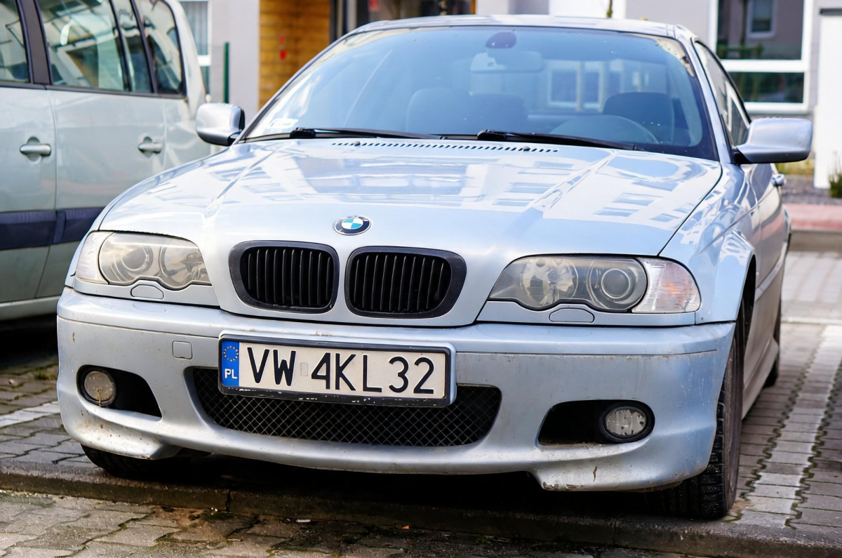 BMW z rejestracją zaczynającą się na litery VW