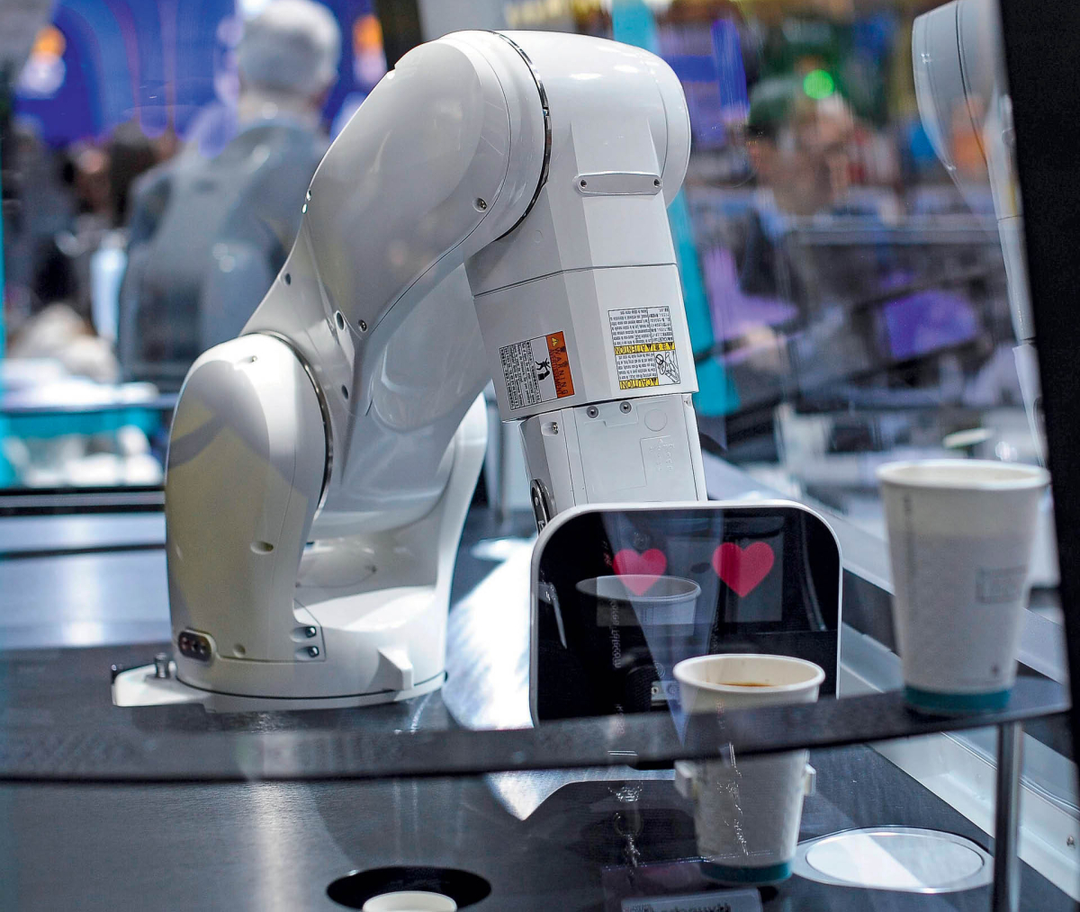 Kiedy robotów nie trzeba już będzie wpinać do sieci kablem, staną się bardziej powszechne, np. w gastronomii