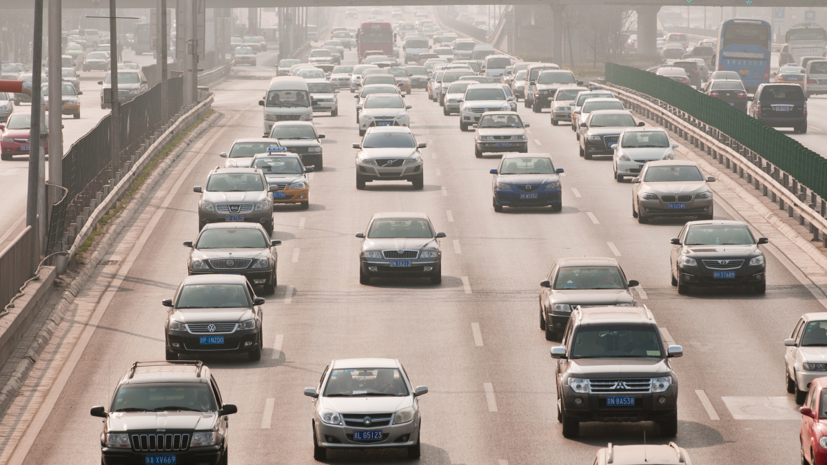 Zakaz rejestracji aut spalinowych w UE. Kiedy będą tylko samochody elektryczne?