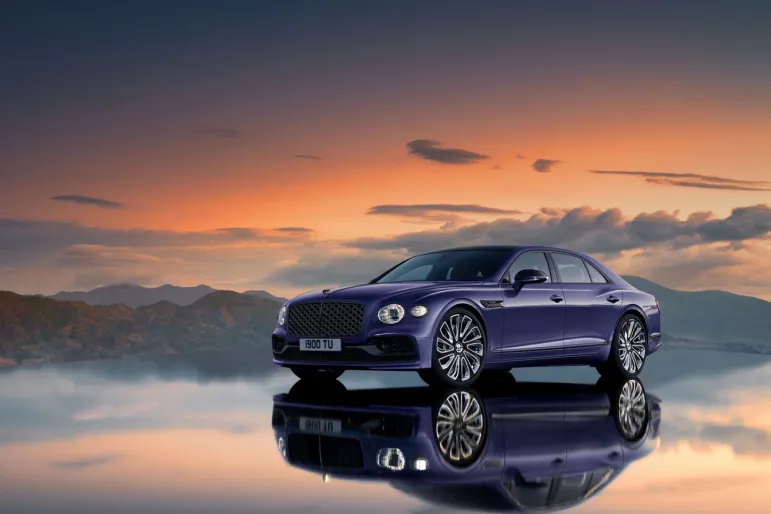 Bentley Flying Spur z czarnym pakietem. Nowość w gamie