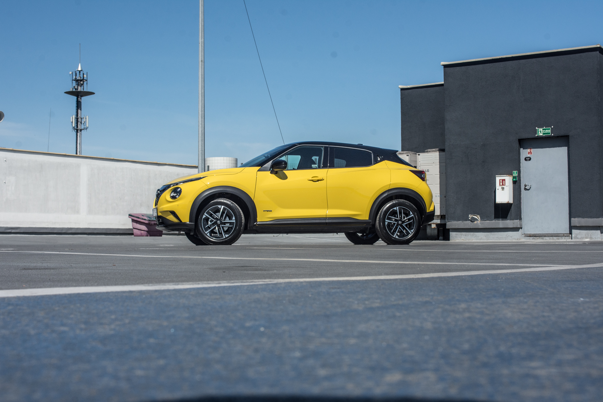 Nissan Juke po liftingu. Powrót żółtego lakieru to jedno. Zmieni się też technologia