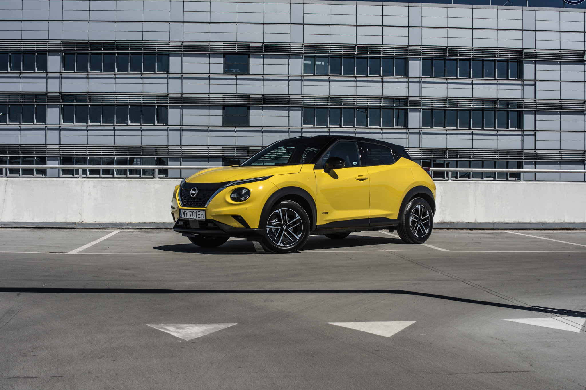 Nissan Juke po liftingu. Powrót żółtego lakieru to jedno. Zmieni się też technologia